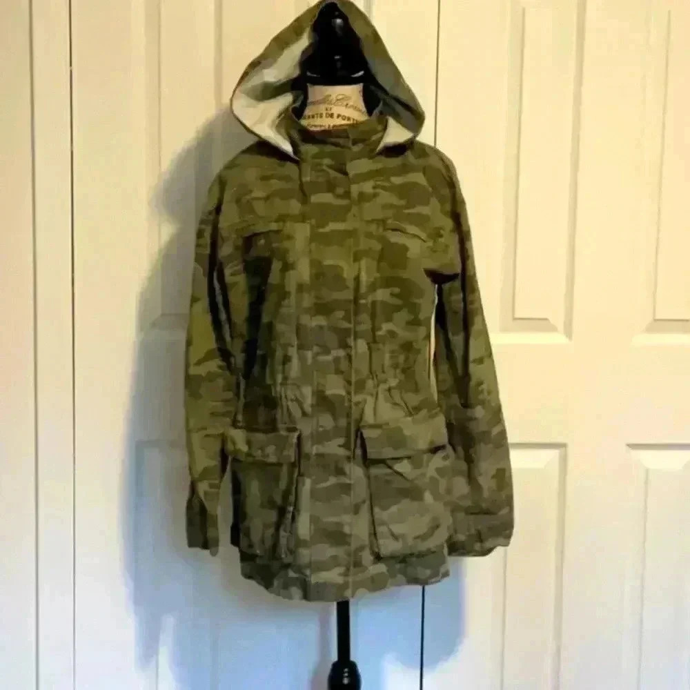 COPY - Universal Thread Camouflage  Jacket in Size Medium